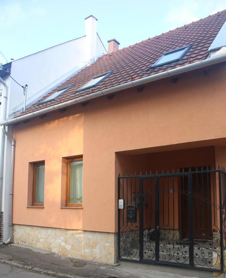 Egri Csillagocska Apartman Exterior photo
